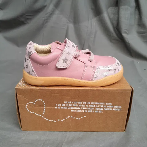 BOXED PAIR OF ZEAZOO HUSKY PINK VELCRO SHOES SIZE 29