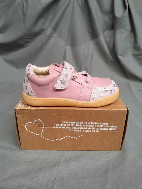 BOXED PAIR OF ZEAZOO HUSKY PINK VELCRO SHOES SIZE 29