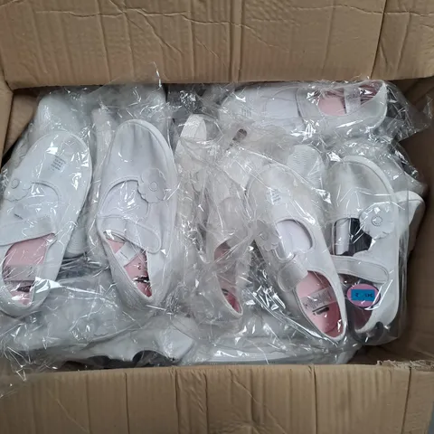 BOXED LOT OF APPROX. 40 PAIRS OF GIRLS WHITE PUMPS WITH FLOWER DETAIL