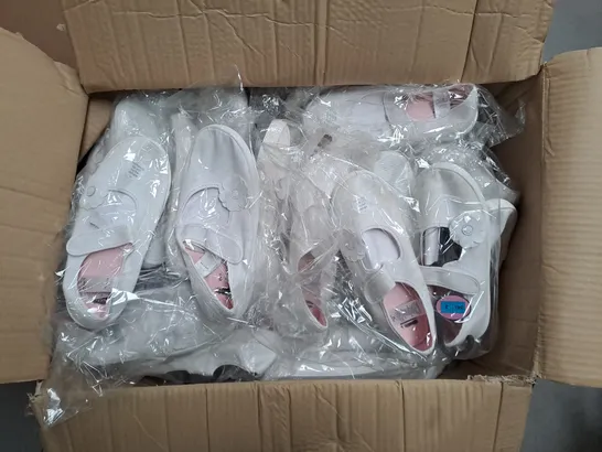 BOXED LOT OF APPROX. 40 PAIRS OF GIRLS WHITE PUMPS WITH FLOWER DETAIL