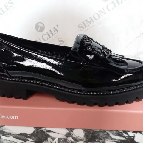BOXED PAIR OF MODA IN PEELE CALLIOFE LOAFERS IN BLACK SIZE 6