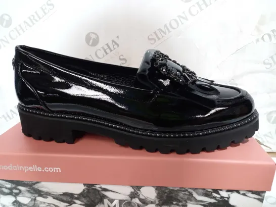 BOXED PAIR OF MODA IN PEELE CALLIOFE LOAFERS IN BLACK SIZE 6