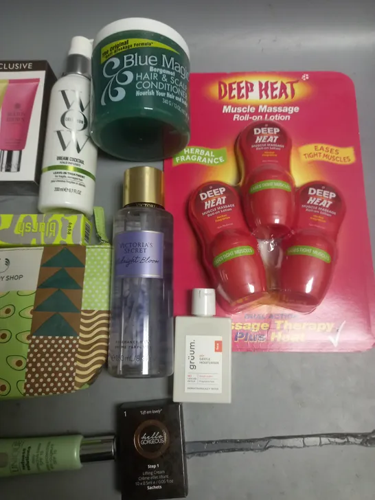 LOT OF APPROXIMATELY 25 ASSORTED HEALTH AND BEAUTY ITEMS TO INCLUDE MAYBELLINE FOUNDATION, DEEP HEAT ROLL ON AND BIO-PILIXIN SERUM