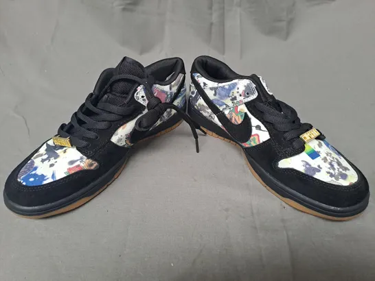 PAIR OF NIKE SUPREME SHOES IN MULTI UK SIZE 7