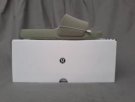 BOXED PAIR OF LULULEMON RESTFEEL SLIDERS IN OLIVE UK SIZE 5.5