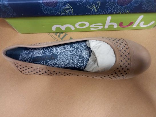 BOXED PAIR OF MOSHULU PEBBLE GREY PUMPS - SIZE 6