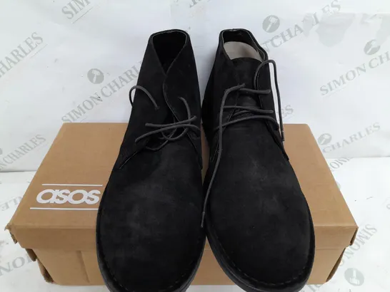 BOXED PAIR OF ASOS DESIGN DESERT BOOTS IN BLACK SUEDE - UK 10.5