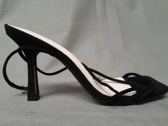 BOXED PAIR OF DESIGNER OPEN TOE HEELED SANDALS IN BLACK EU SIZE 38