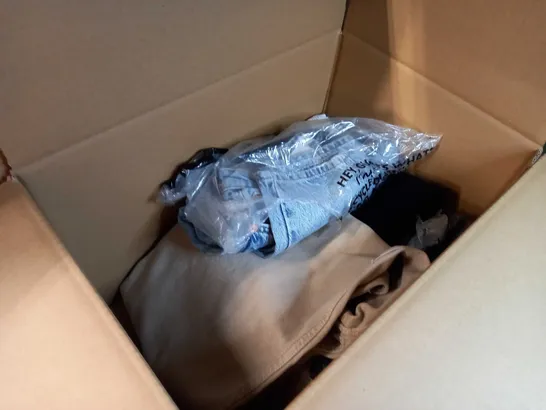 BOX OF APPROX 10 ASSORTED JEANS/DENIM ITEMS VARYING IN SIZE/COLOUR/STYLE