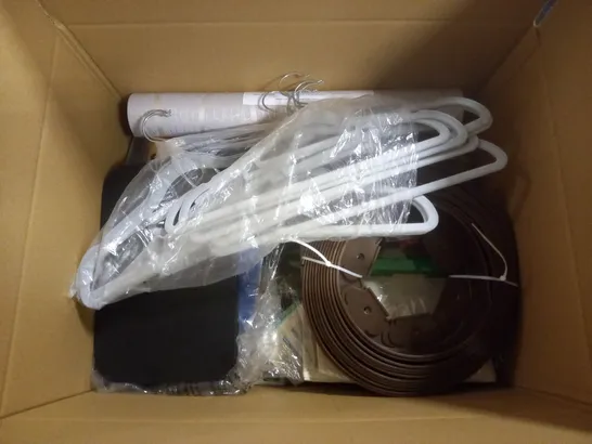 BOX OF APPROXIMATELY 15 ASSORTED ITEMS TO INCLUDE - GLASS SPICE BOTTLES, FOOD TUPERWARE, AND LEDETECH PHONE STAND ETC. 