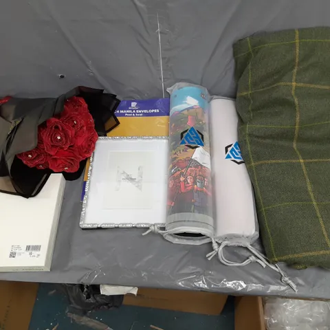 BOX OF APPROXIMATELY 15 ASSORTED HOUSEHOLD ITEMS TO INCLUDE GREEN BLANKETS, GRAPHIC MOUSEPADS, AND PHOTOFRAMES ETC. 