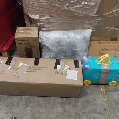 PALLET OF ASSORTED ITEMS INCLUDING: SMART HEATER, LARGE RUG, ARTIFICIAL CHRISTMAS TREE, LAPTOP DESK, CHILDREN'S SUITCASE 