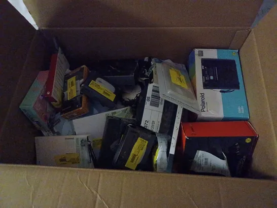 LOT OF APPROX 45 ASSORTED TECH ITEMS TO INCLUDE LAPTOP CHARGER, TV REMOTES, ALARM CLOCKS ETC