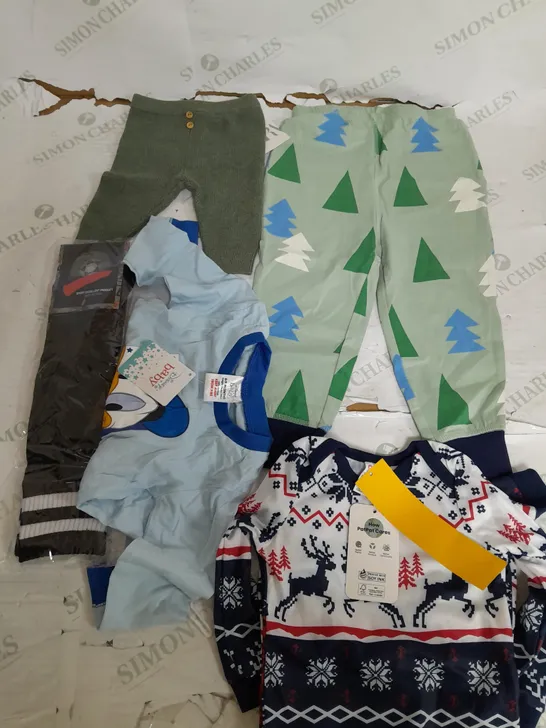 BOX OF APPROXIMATELY 30 ASSORTED CHILDRENS ITEMS TO INCLUDE -SOCKS ,TROUSERS ,  T-SHIRT ETC