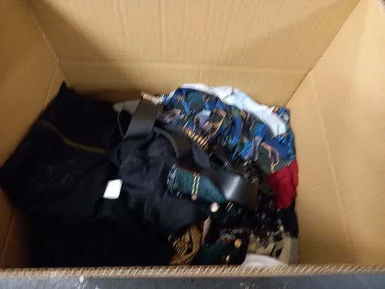 LARGE QUANTITY OF ASSORTED CLOTHING ITEMS 