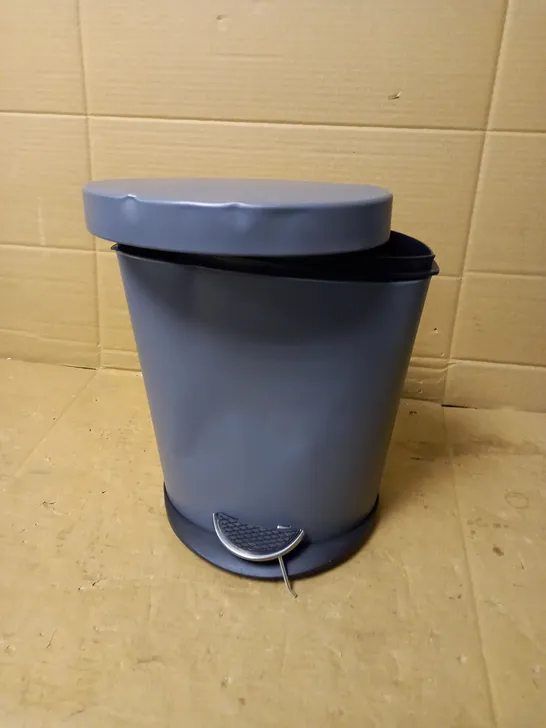 SMALL TRASH BIN