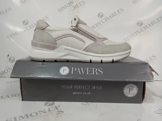 BOXED PAIR OF PAVERS RELIFE SHOES IN WHITE/GREY SIZE 6