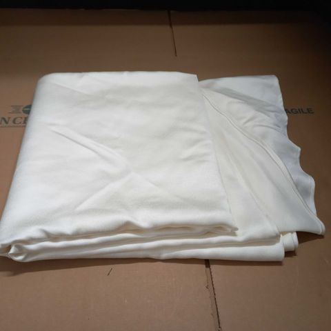 LOT OF 5 IVORY 120CM ROUND TABLECLOTHS