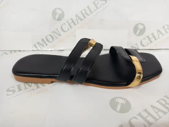 BOXED PAIR OF DESIGNER OPEN TOE FLAT SANDALS IN BLACK/METALLIC GOLD EU SIZE 36