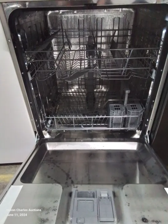 HISENSE FREESTANDING DISHWASHER IN SILVER