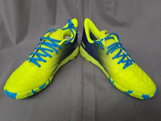 BOXED PAIR OF YONEX POWER CUSHION CASCADE DRIVE SHOES IN BLUE/YELLOW UK SIZE 8.5