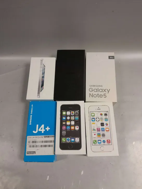 APPROXIMATELY 30 ASSORTED EMPTY SMARTPHONE DISPLAY BOXES 