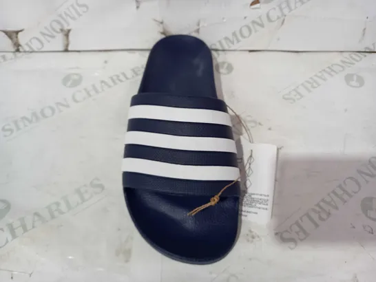 BOXED PAIR OF ADIDAS ADILETTE AQUA SLIDERS IN NAVY/WHITE UK SIZE 9