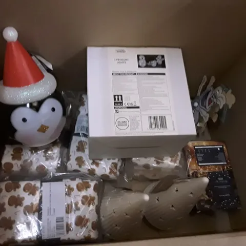 BOX CONTAINING APPROXIMATELY 10 ASSORTED BRAND NEW CHRISTMAS DECORATIONS 