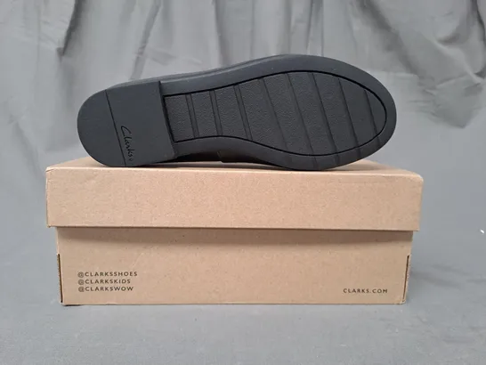 BOXED PAIR OF CLARKS SCALA GLIDE SHOES IN BLACK UK SIZE 1.5