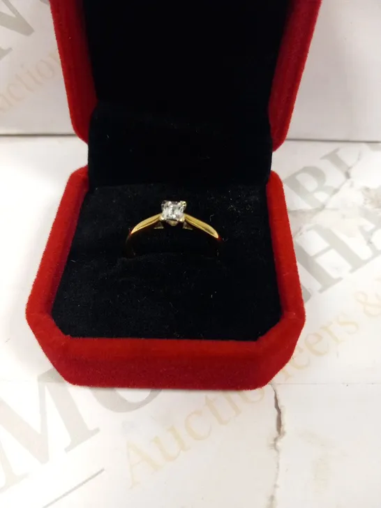 18CT GOLD SOLITAIRE RING SET WITH A MILLENIUM CUT DIAMOND WEIGHING +0.40CT