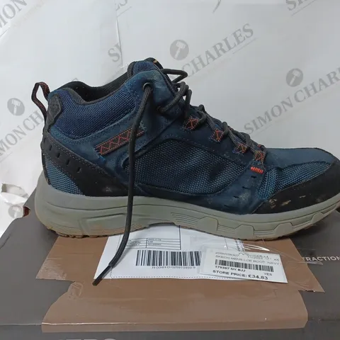 BOXED PAIR OF SKECHERS MENS LACE BOOTS IN NAVY - UK SIZE 10