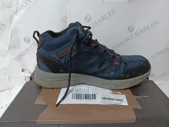 BOXED PAIR OF SKECHERS MENS LACE BOOTS IN NAVY - UK SIZE 10