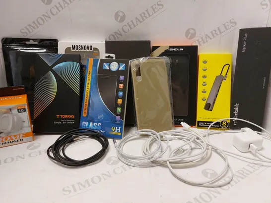 BOX OF APPROX 25 ASSORTED MOBILE PHONE ACCESSORIES TO INCLUDE CASES, USB CABLES, SCREEN PROTECTORS, ETC	