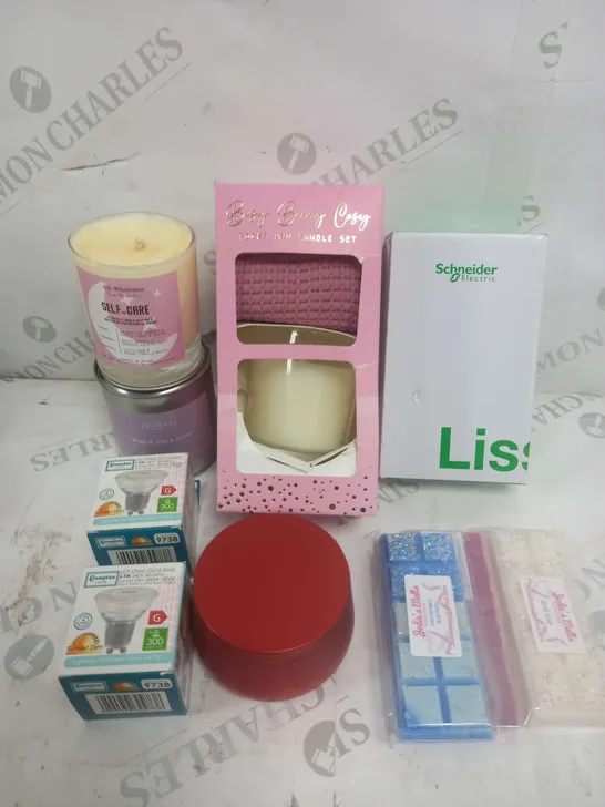 BOX OF APPROXIMATELY 10 ASSORTED ITEMS TO INCLUDE - CANDLE, WAX MELTS, BULBS ETC