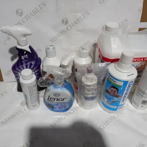 LOT 0F APPROX 15 HOUSEHOLD CLEANING ITEMS 