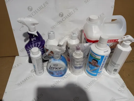 LOT 0F APPROX 15 HOUSEHOLD CLEANING ITEMS 