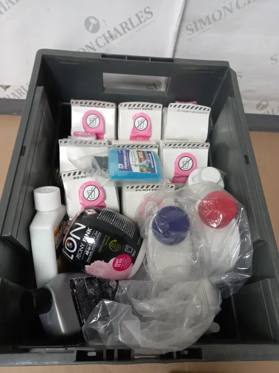 BOX OF APPROX 10 CLEANING PRODUCTS TO INCLUDE WASHING UP LIQUID , FABRIC DYE , DOOR RESTORE   - COLLECTION ONLY