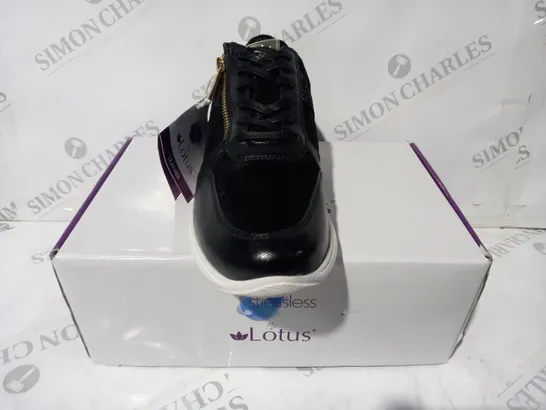 BOXED PAIR OF STRESSLESS BY LOTUS SHOES IN BLACK/GOLD UK SIZE 8