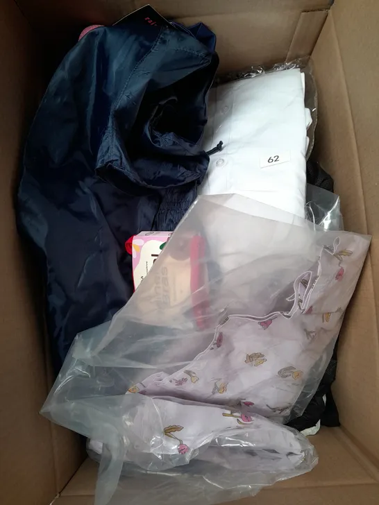 BOX OF APPROX 12 ASSORTED KIDS CLOTHING ITEMS TO INCLUDE - SOCKS , T-SHIRT , SHORTS ETC