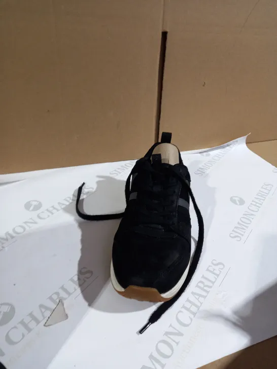 VIONIC ROCHELLE TRAINERs in black size 4 