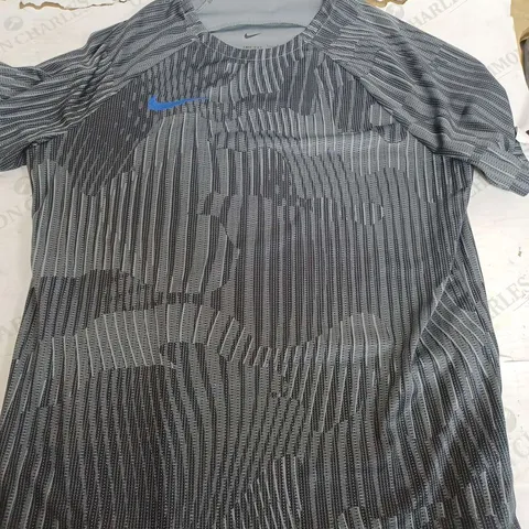 NIKE DRI FIT GREY T-SHIRT - LARGE