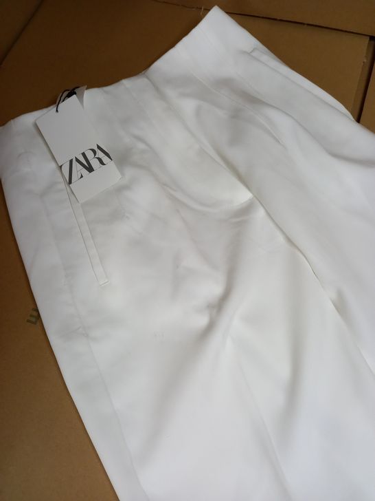 ZARA WHITE SUIT TROUSERS - MEDIUM