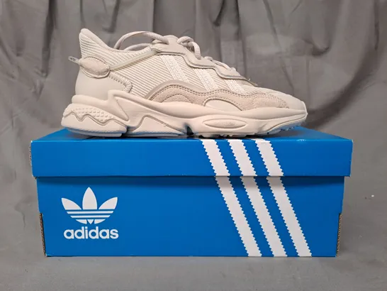 BOXED PAIR OF ADIDAS OZWEEGO SHOES IN CREAM UK SIZE 5