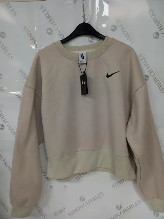 NIKE EMBROIDED ROUNDNECK FLEECE IN CREAM - MEDIUM