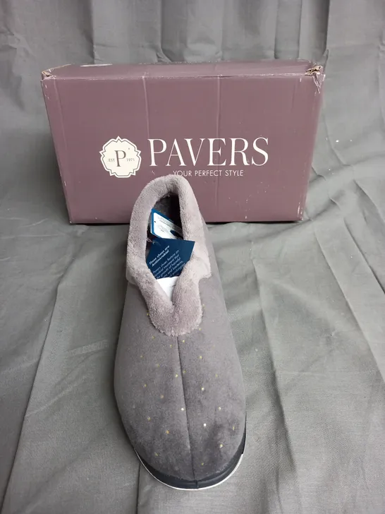BOXED PAIR OF PAVERS GREY SLIPPERS SIZE UK 9 