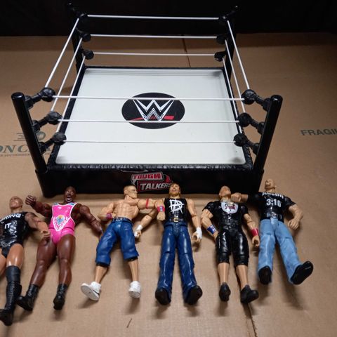 WWE TOUGH TALKERS RING AND 6 FIGURINES