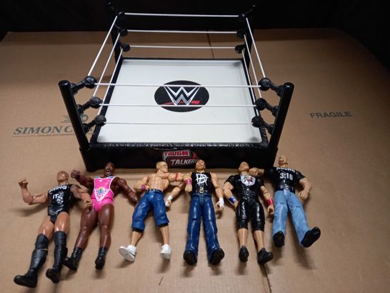 WWE TOUGH TALKERS RING AND 6 FIGURINES