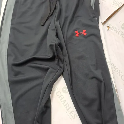 UNDER ARMOUR TRACKSUIT PANTS IN BLACK - LARGE