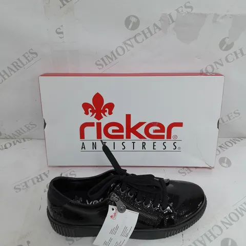 BOXED PAIR OF RIEKER TRAINERS WITH ZIP IN BLACK UK SIZE 5