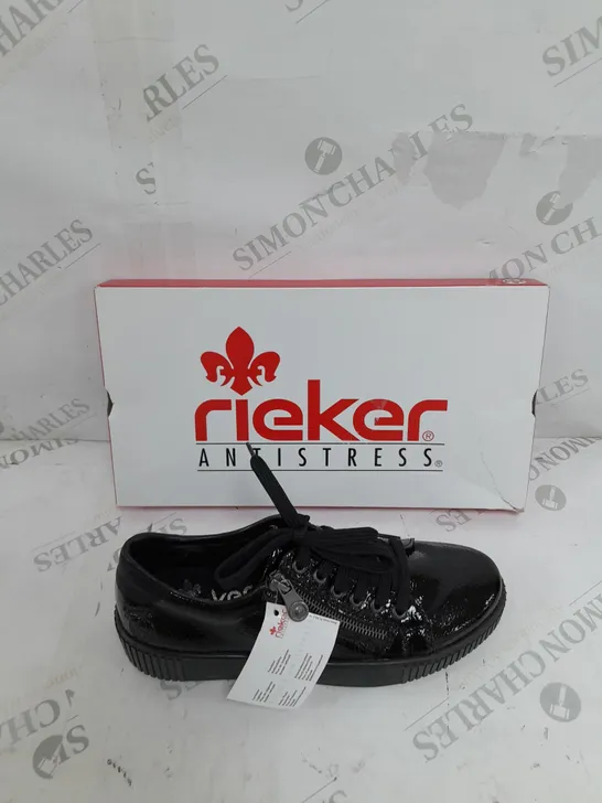 BOXED PAIR OF RIEKER TRAINERS WITH ZIP IN BLACK UK SIZE 5